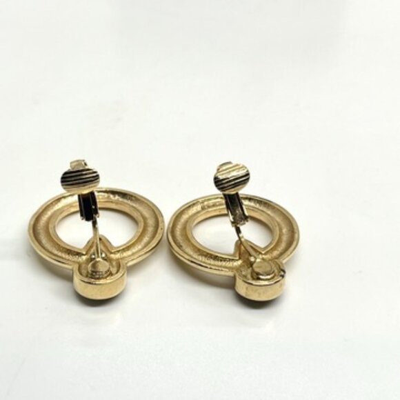 SAL VINTAGE SWAROVSKI GOLD TONE BLACK CRYSTAL EARRINGS MODERNIST CLIP ON CIRCLE - Picture 16 of 16